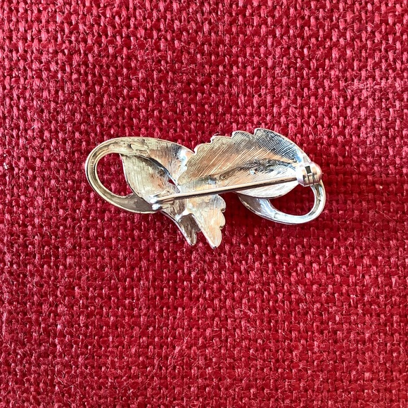 Limited Edition Boston Public Garden Silver Swan Brooch - Picture 3 of 5